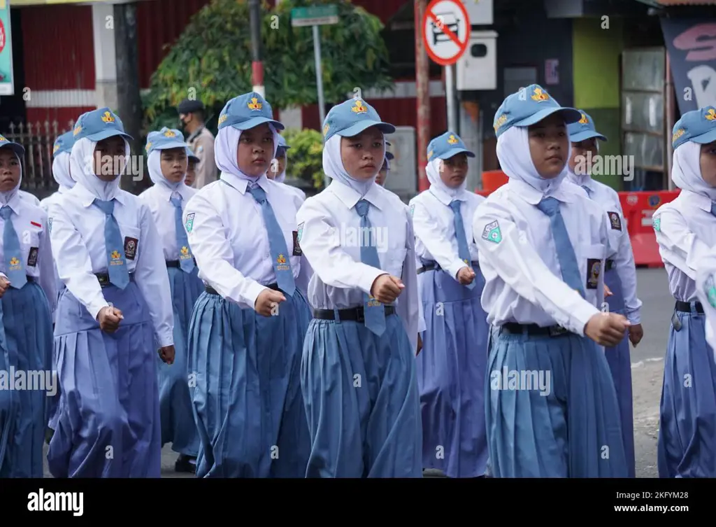 Para siswa SMA dalam drama Anak Sekolahan