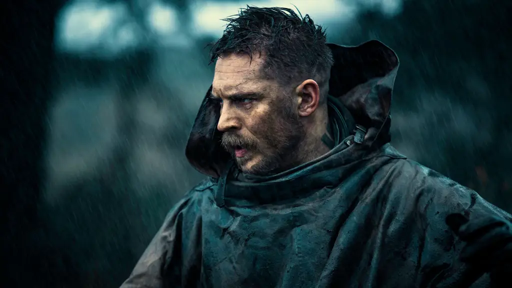 Tom Hardy sebagai James Delaney dalam serial Taboo