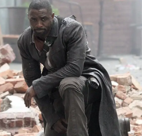 Idris Elba sebagai Roland Deschain dalam film Dark Tower