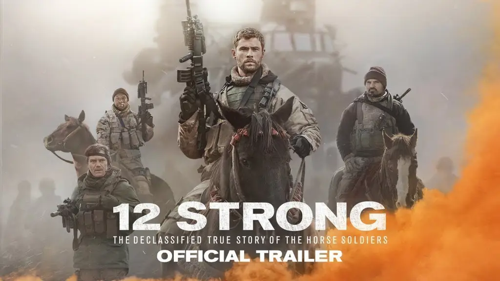 Adegan film 12 Strong yang menampilkan para prajurit dalam aksi