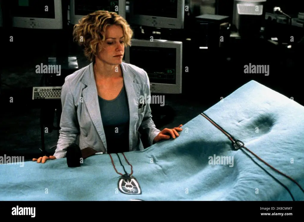 Elisabeth Shue dalam film Hollow Man