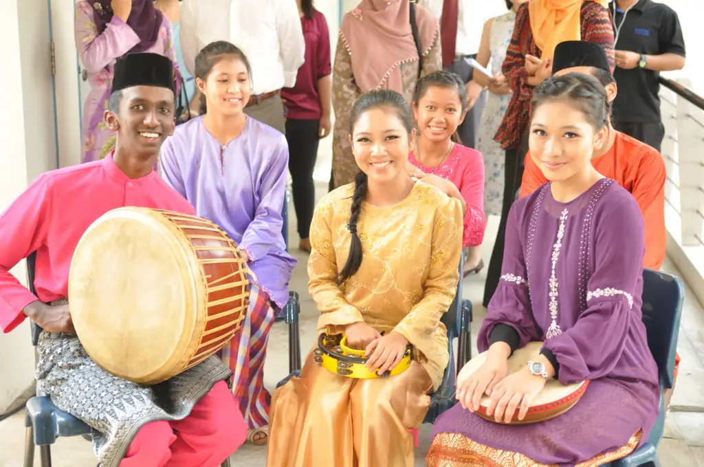 Adegan drama Melayu yang penuh emosi