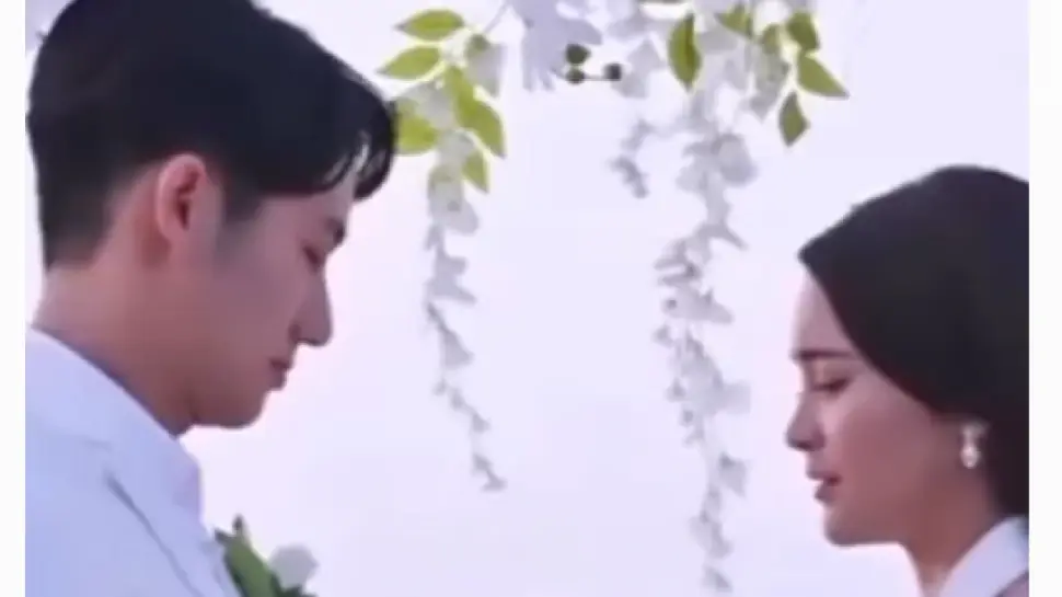 Potret Laura dan Arif dalam adegan romantis