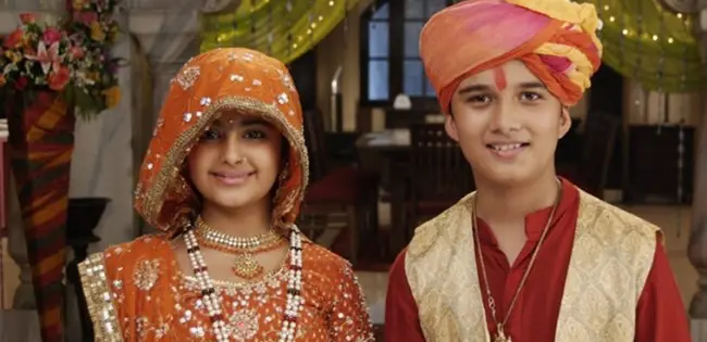 Gambar adegan pernikahan anak dalam serial Balika Vadhu