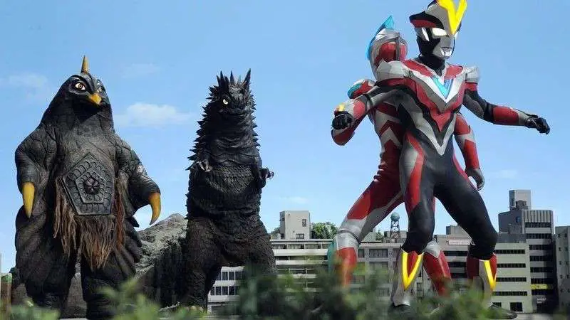 Ultraman Max sedang bertarung melawan monster