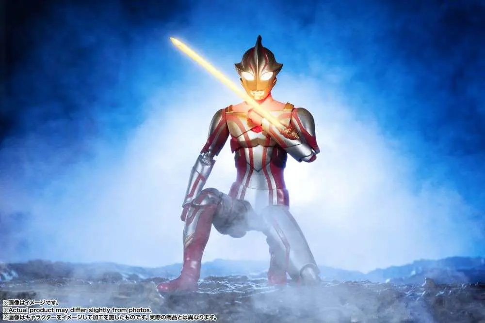 Ultraman Mebius sedang bertarung melawan monster