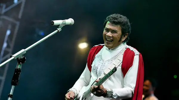 Rhoma Irama dalam Si Doel Anak Sekolahan