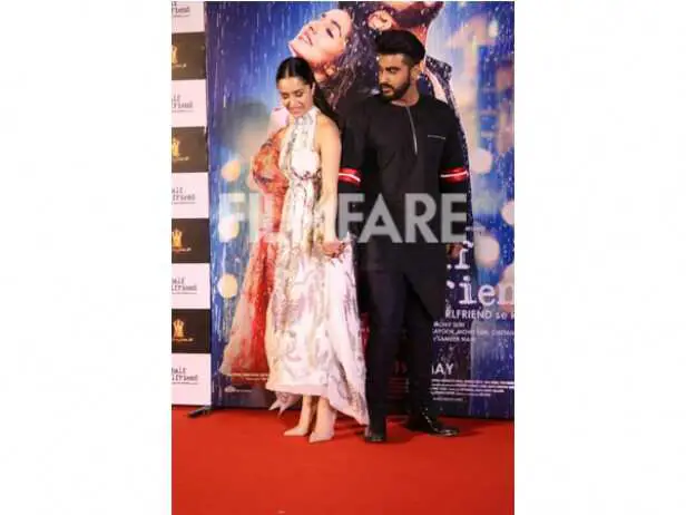 Adegan Arjun Kapoor dan Shraddha Kapoor dalam film Half Girlfriend