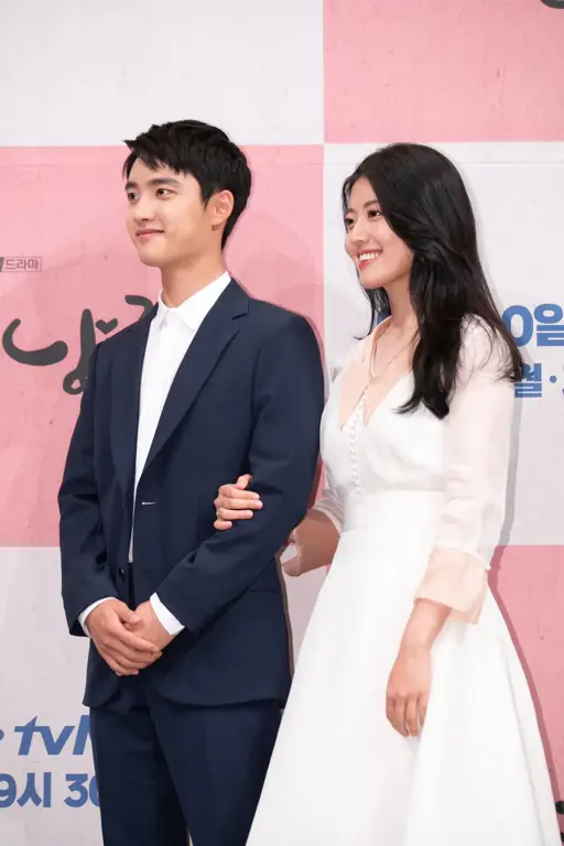 Foto D.O dan Nam Ji Hyun dalam drama 100 Day My Prince