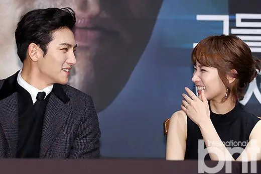 Ji Chang Wook dan Park Min Young dalam drama Healer