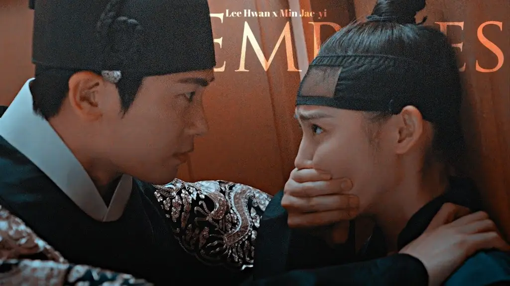 Adegan romantis Lee Hwan dan Min Jae Yi Lee Hwan dan Min Jae Yi dalam drama Our Blooming Youth