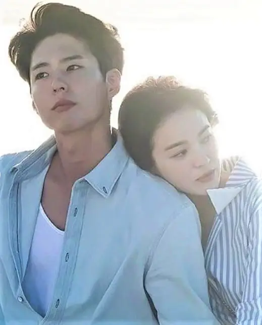 Song Hye Kyo dan Park Bo Gum dalam adegan romantis