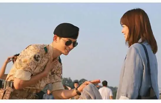 Song Joong Ki dan Song Hye Kyo dalam drama Descendants of the Sun