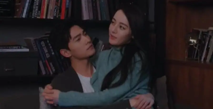 Yang Yang dan Dilraba Dilmurat dalam drama You Are My Glory