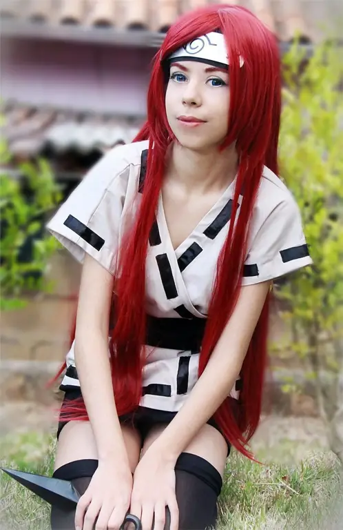 Aksesoris cosplay anime seperti wig, pedang, dan aksesoris lainnya