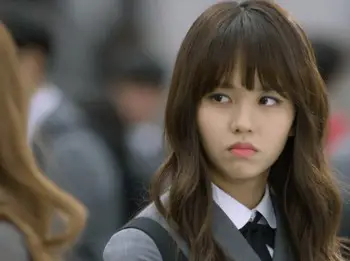 Kim So Hyun dalam School 2015