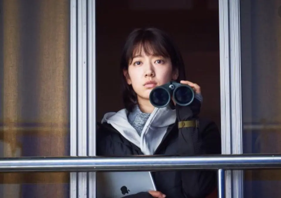 Park Shin Hye dalam film Alive