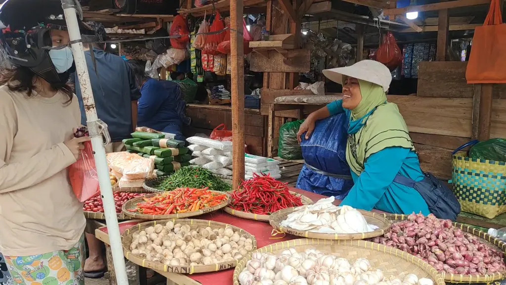 Suasana pasar tradisional di Bandar Lampung