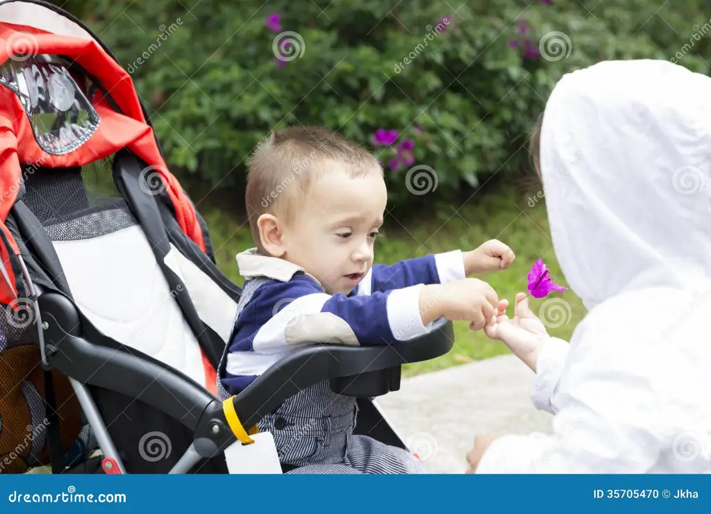 Anak-anak bahagia bermain di tempat penitipan anak Delico