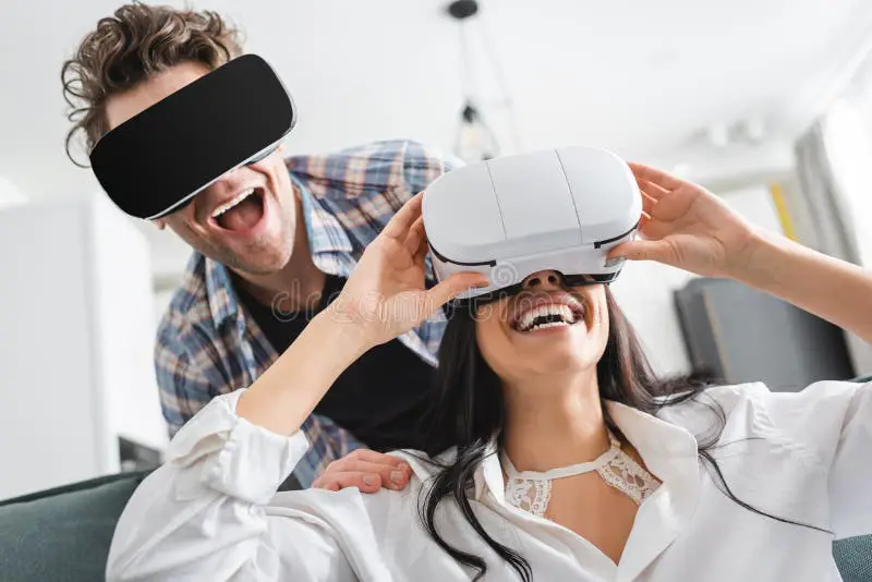 Pasangan bermain game virtual reality