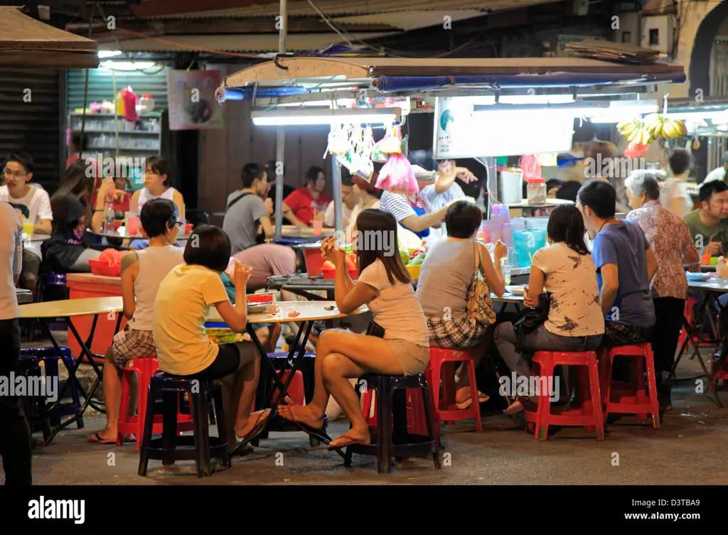 Gambar kedai Kamboja yang ramai pengunjung