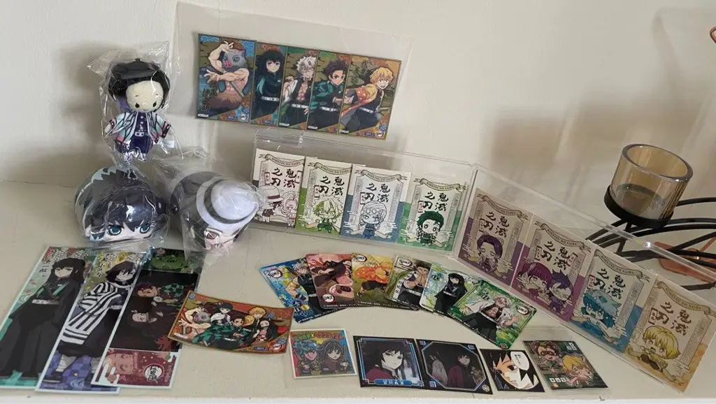 Berbagai merchandise Kimetsu no Yaiba