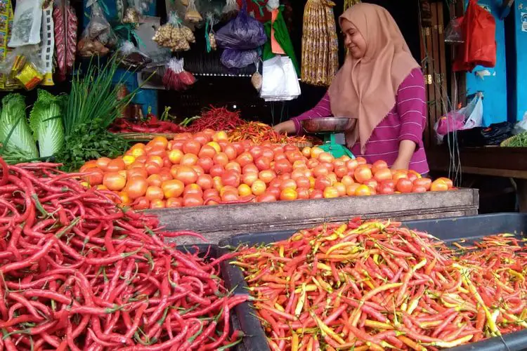 Foto berbagai macam dagangan yang dijual di Pasar Sukarame