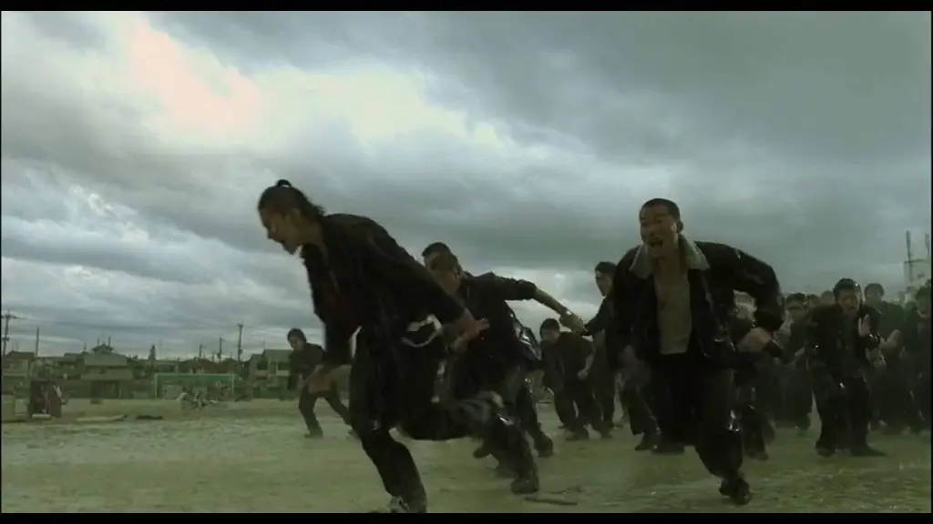 Adegan pertarungan seru dalam anime Crows Zero