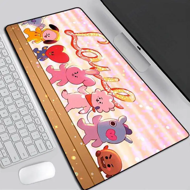 Anime desk mat dengan keyboard dan mouse