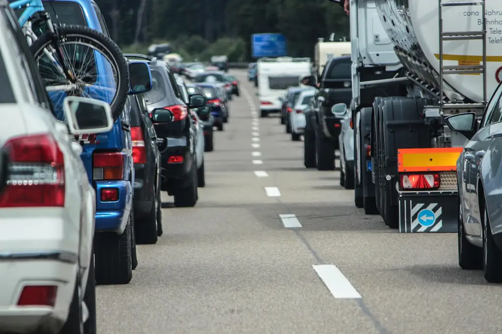 Gambar kemacetan di jalan tol