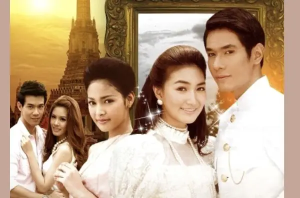 Gambar penggemar drama Thailand yang sedang menonton