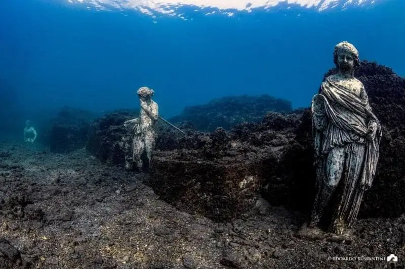 Gambar arkeologi bawah laut di Indonesia