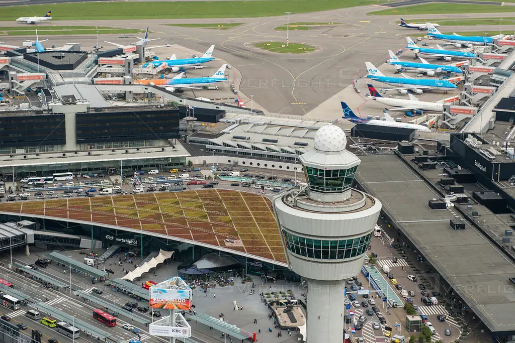 Pemandangan luar Bandar Udara Schiphol