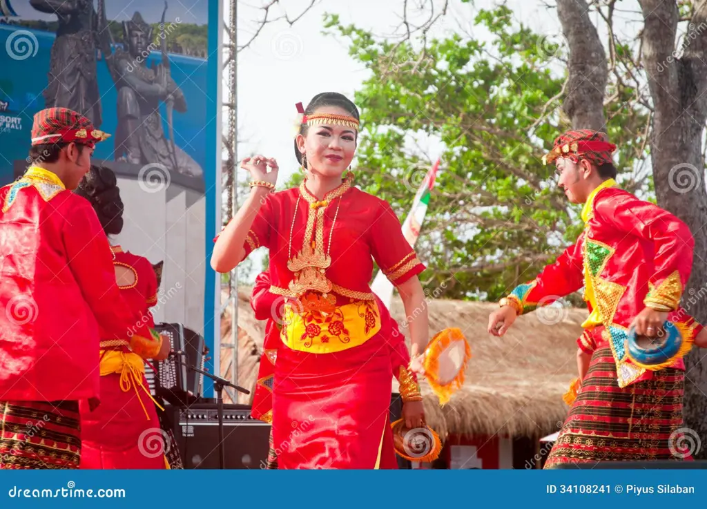 Pertunjukan Tari Tradisional Lampung