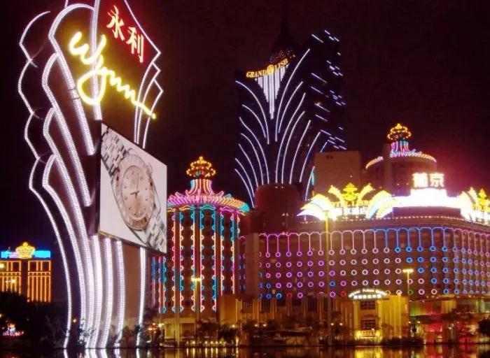 Suasana ramai di dalam aula bingo Macau