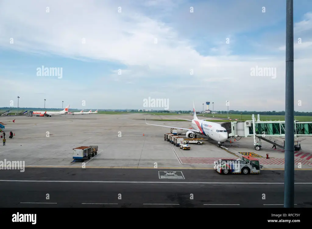 Landasan Pacu Bandar Udara Kuala Namu