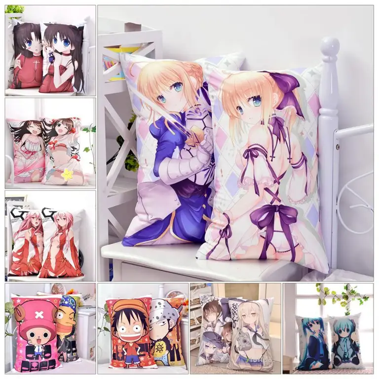 Bantal dengan gambar gadis anime yang lucu