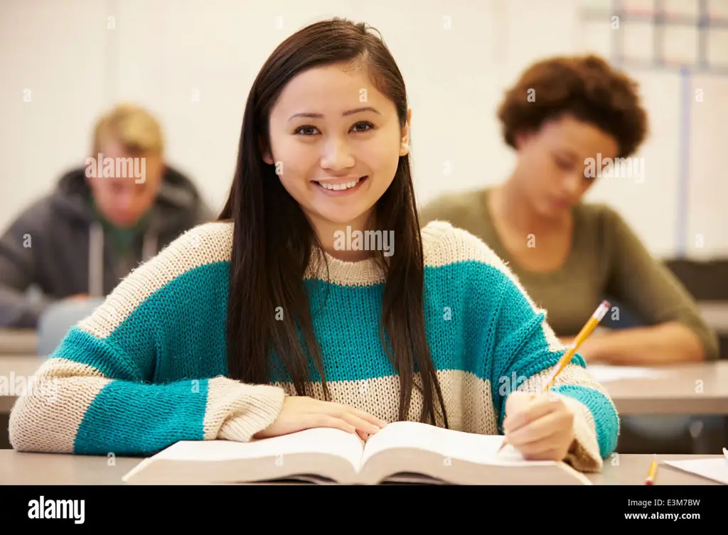 Siswa sedang belajar untuk ujian