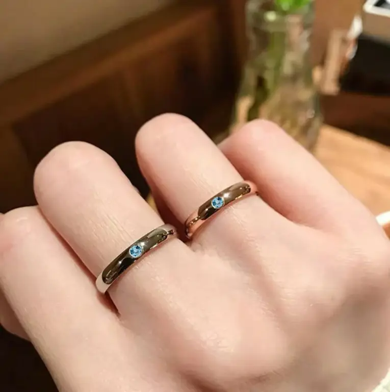 Berbagai contoh toko online yang menjual cincin anime.