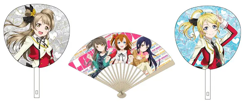 Gambar berbagai macam merchandise Love Live!