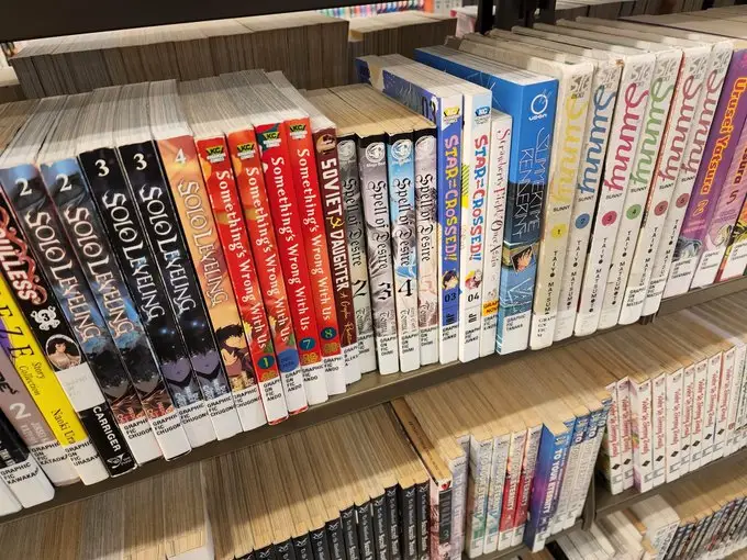 Gambar berbagai buku dan komik anime dan manga