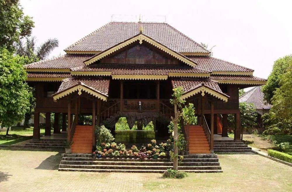 Koleksi artefak di Museum Bandar Lampung