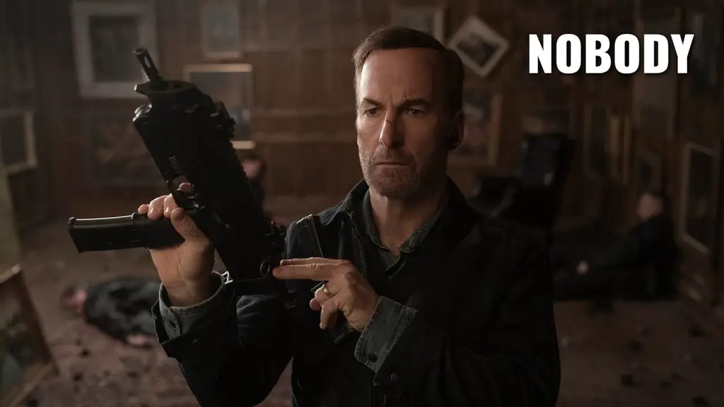 Bob Odenkirk sebagai Hutch Mansell dalam film Nobody