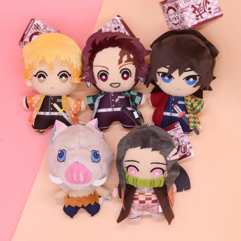 Boneka anime berbahan plushie yang lembut dan imut