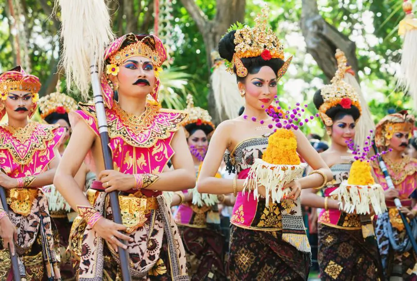 Gambar yang menggambarkan budaya Indonesia