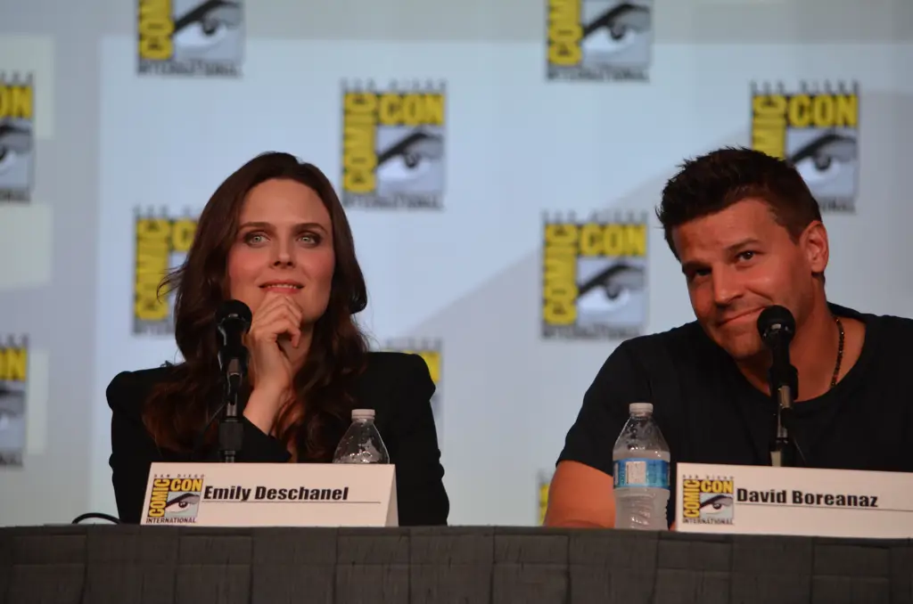 Foto Emily Deschanel dan David Boreanaz