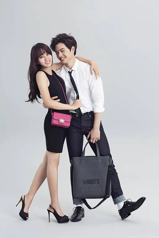 Yook Sungjae dan Kim So-hyun dalam adegan Who Are You: School 2015