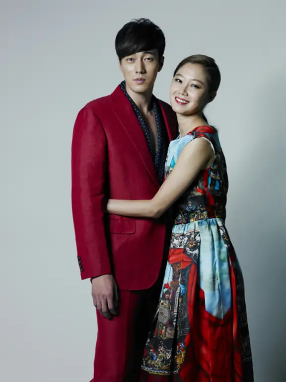 Foto So Ji Sub dan Gong Hyo Jin dalam drama The Master’s Sun