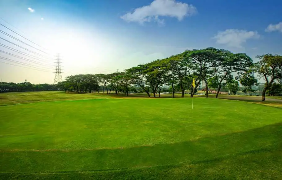 Interior clubhouse Bandar Golf Kemayoran yang mewah dan nyaman