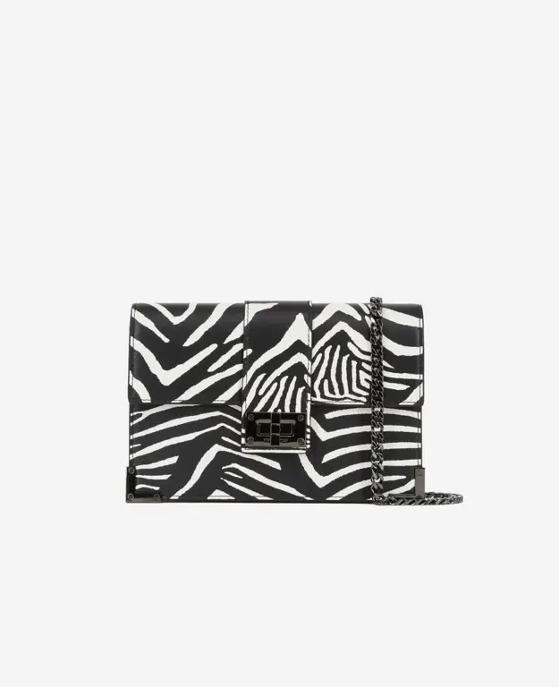 Clutch dengan motif zebra yang modern dan trendi